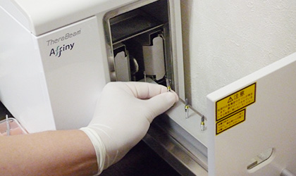 インプラントの滅菌で接着力の上昇をはかります